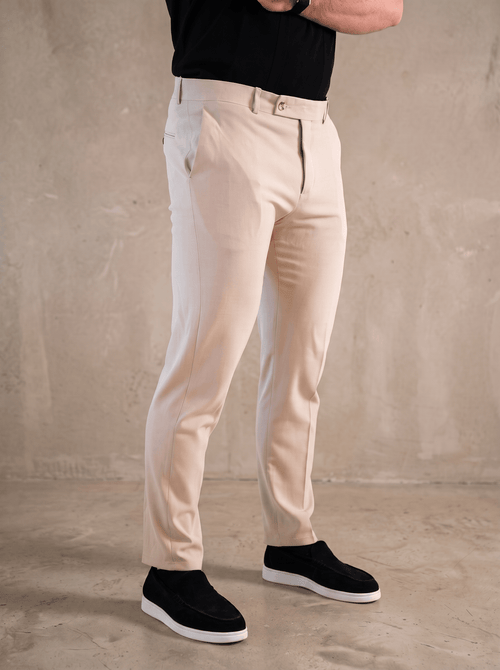 Beige heren broeken met cleane pasvorm, perfect voor een stijlvolle uitstraling.